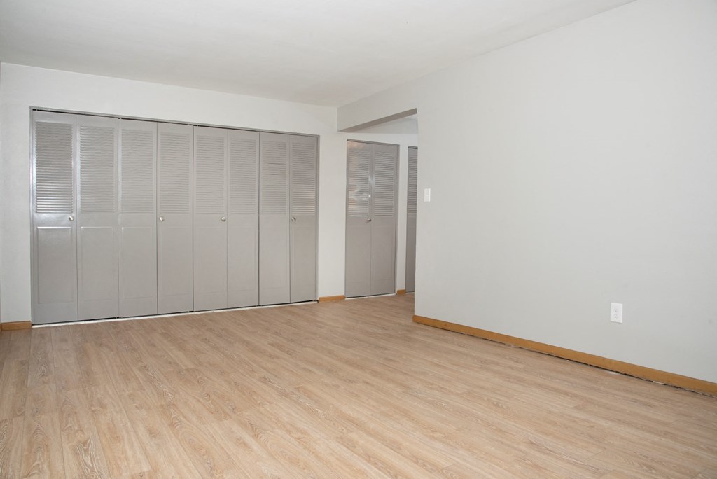 1 bedroom - garden level, tons of closet space