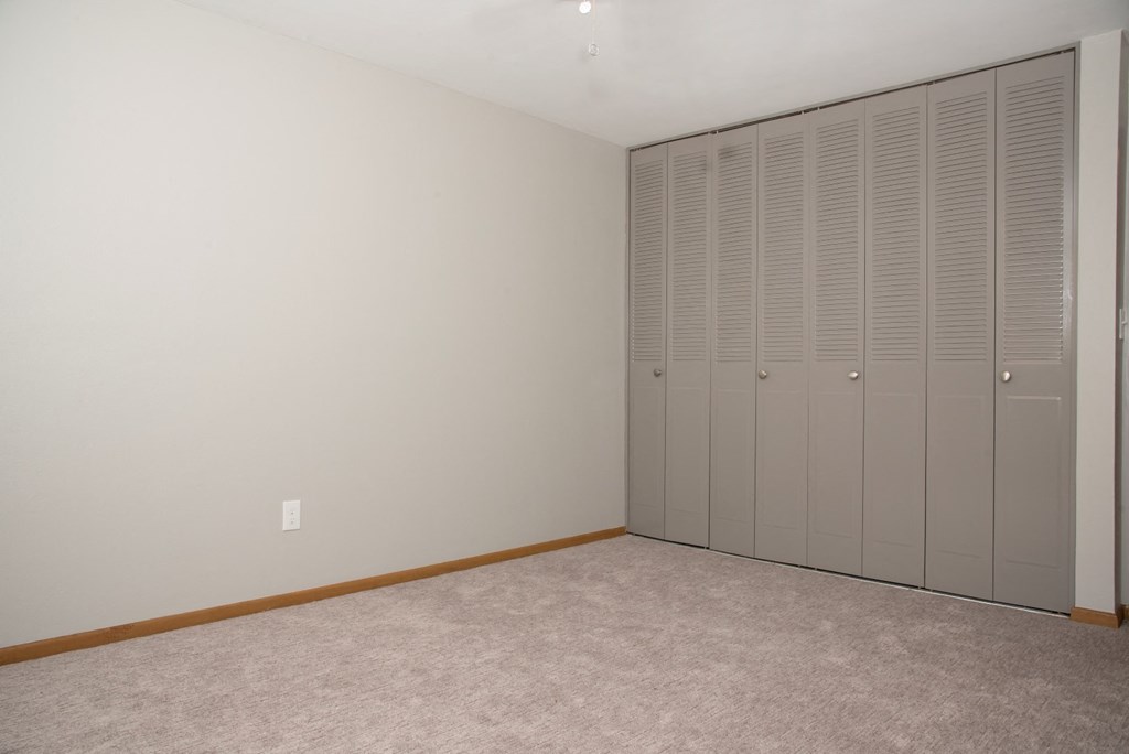 1 bedroom - garden level, bedroom