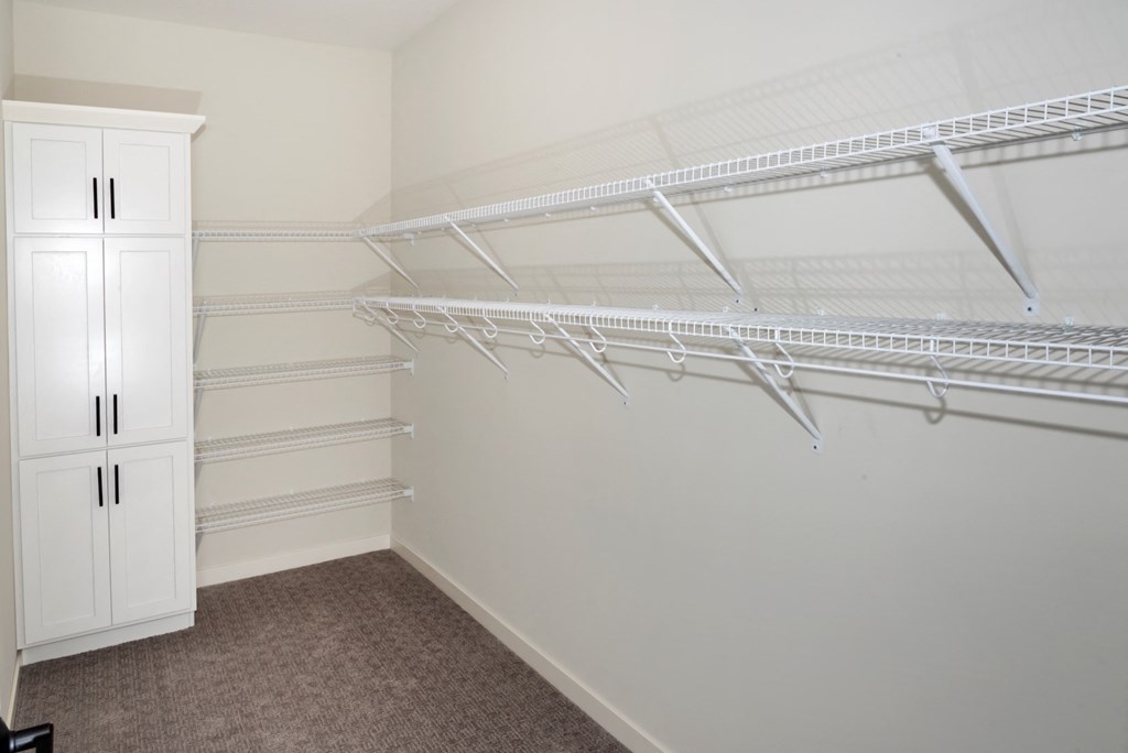 Walking Closet  at Shady Oak Crossing, Minnesota, 55343