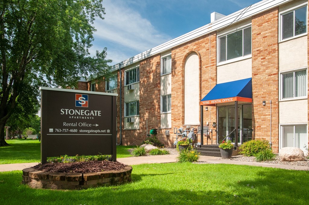 a stonegate elementary school sign in front of a brick building