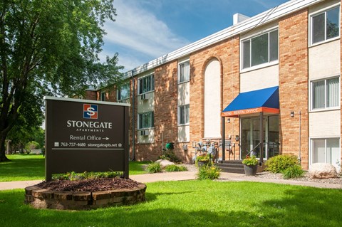 a stonegate elementary school sign in front of a brick building