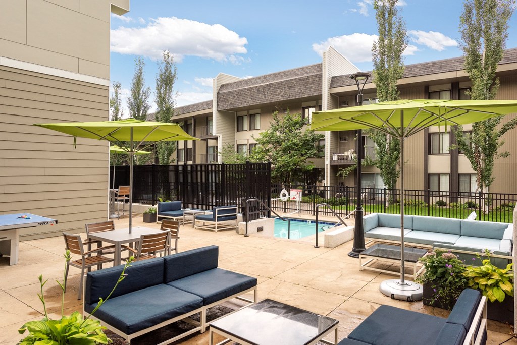 Outdoor Patio at The Tarnhill, Bloomington