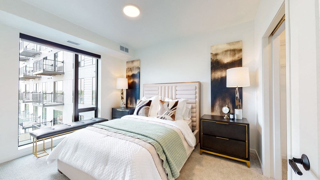 Private Master Bedroom at The Mason, St. Paul