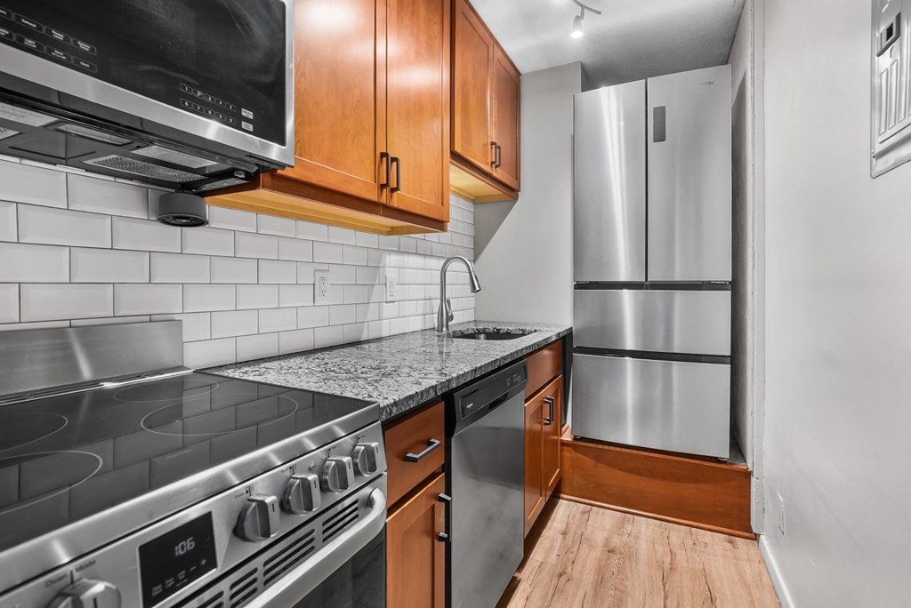 Kitchen Appliances at The Original at West Lake Quarter, Minnesota, 55416