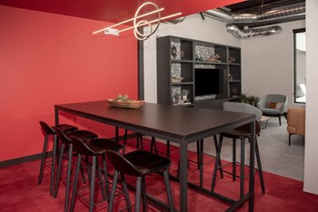 The Redwell North Loop community lounge - Photo Gallery 5