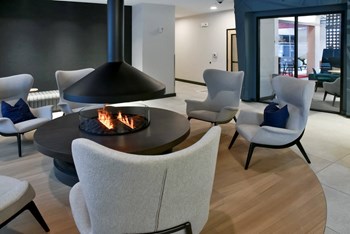 The Redwell fireplace lobby lounge - Photo Gallery 2