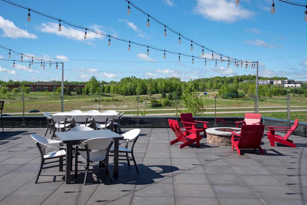 Rooftop dining and lounge The Sixton Shakopee MN