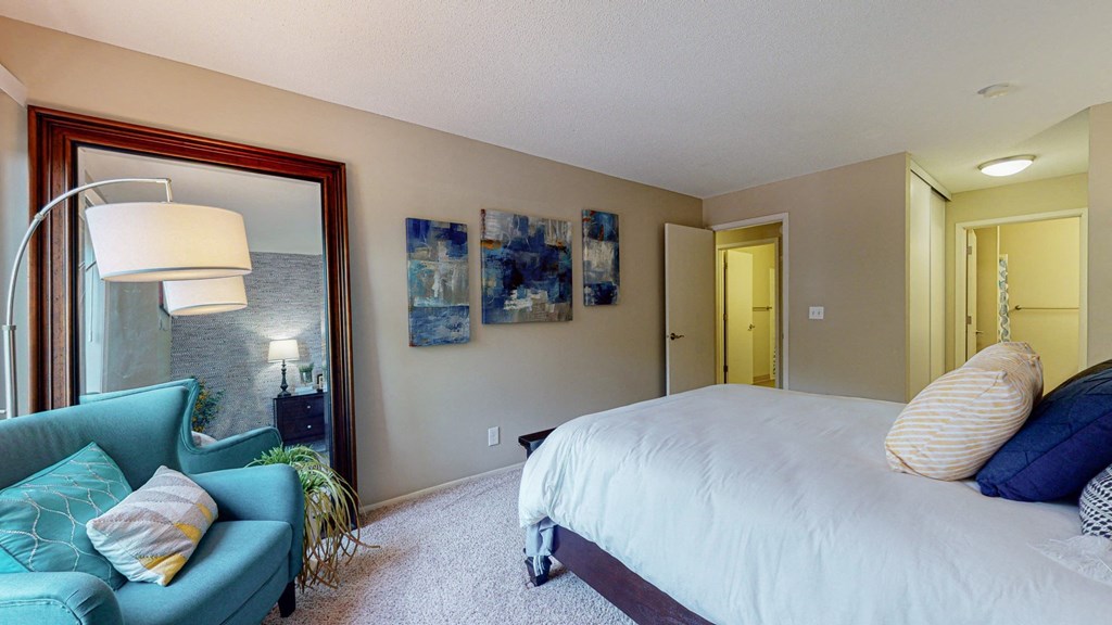 Bedroom With Bathroom at The Tarnhill, Bloomington, 55437