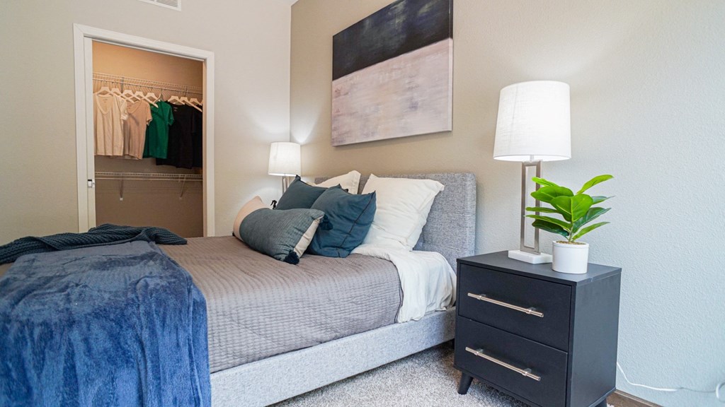 the preserve at ballantyne commons apartments bedroom with bed and closet