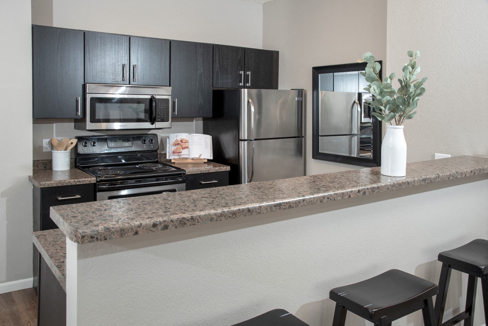 Urban Park I - UpUrban Park I - Upgraded kitchens available graded kitchens available at Urban Park I and II Apartments, Minnesota