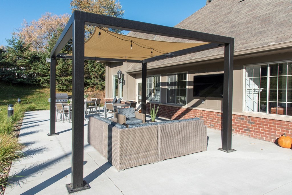 Outdoor Lounge  at Waterstone Place in Minnetonka, MN 55305