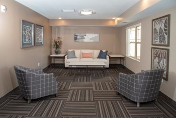Lobby seating area - Photo Gallery 14