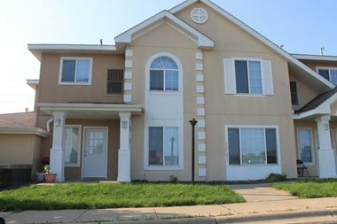1752 Village Trail 3-4 Beds Townhouse for Rent - Photo Gallery 1