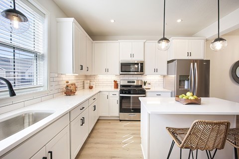 18432-18460 Kenyon Avenue 3 Beds Apartment for Rent