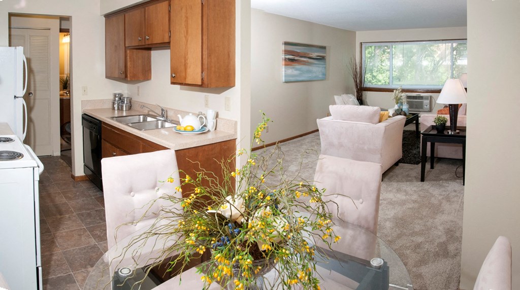 2416 Blaisdell apartments uptown dining