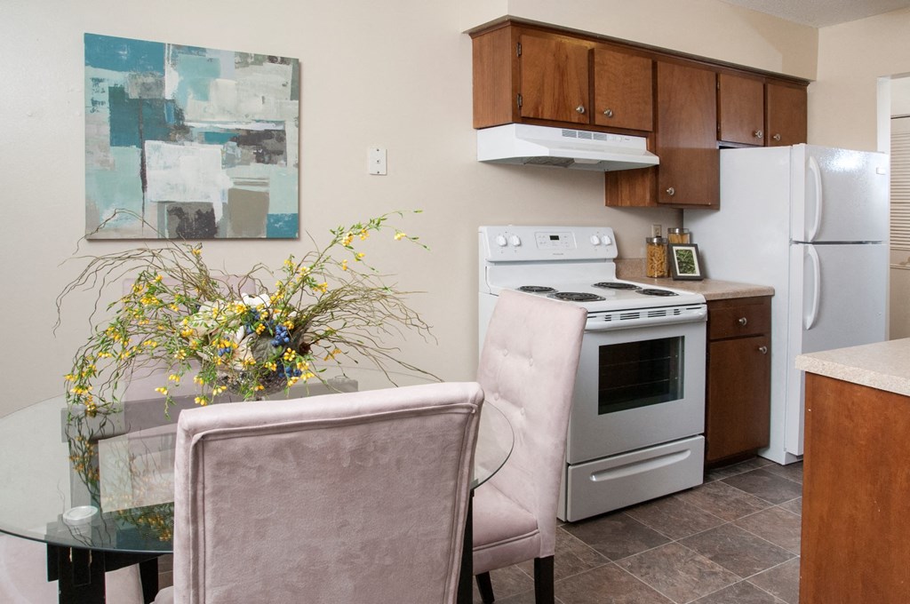 2416 Blaisdell apartments uptown walk through kitchen and dining area