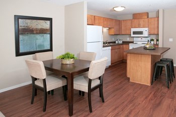 Kitchen and dining area - Photo Gallery 2