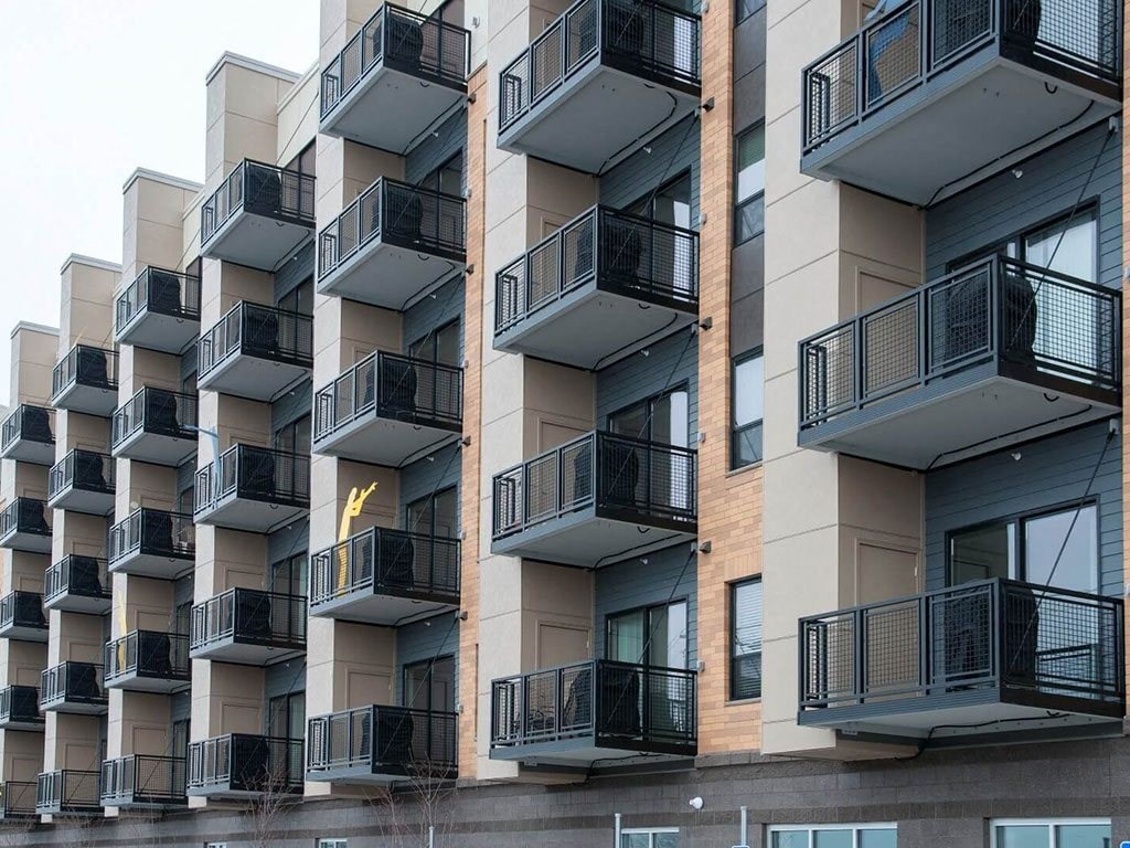 Exteriorat The Axis, Plymouth