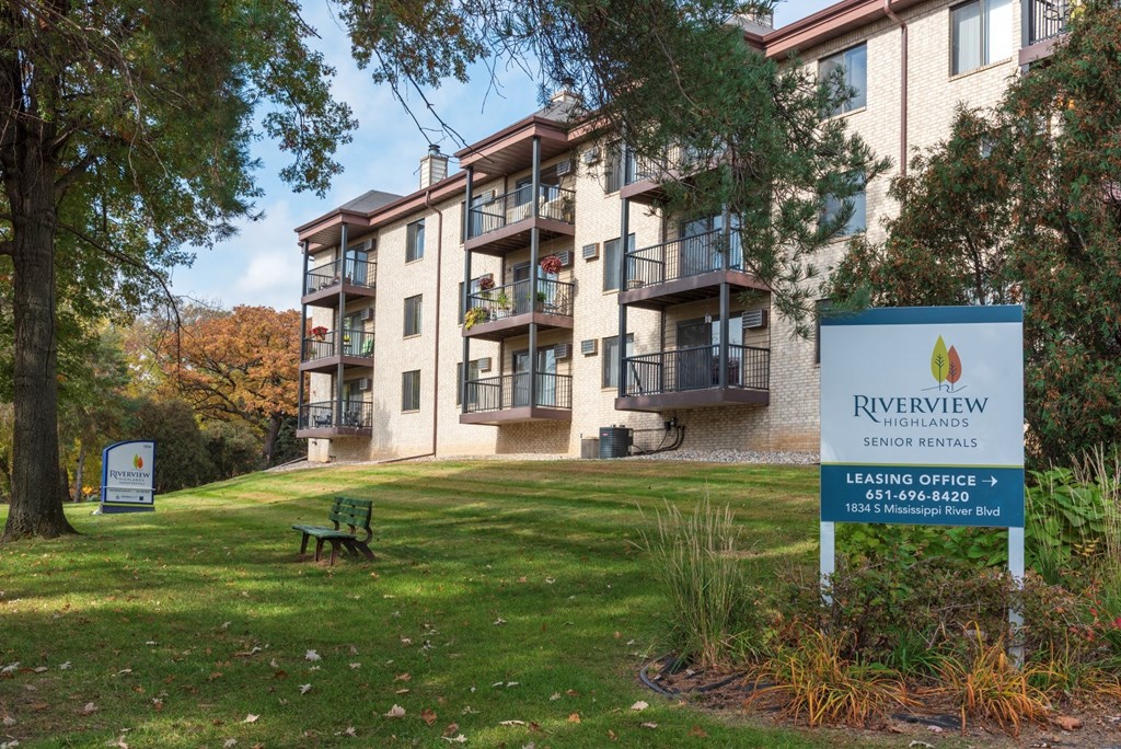 senior 55 plus living at Riverview Highlands in St Paul