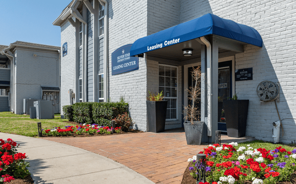 Leasing Office Outside