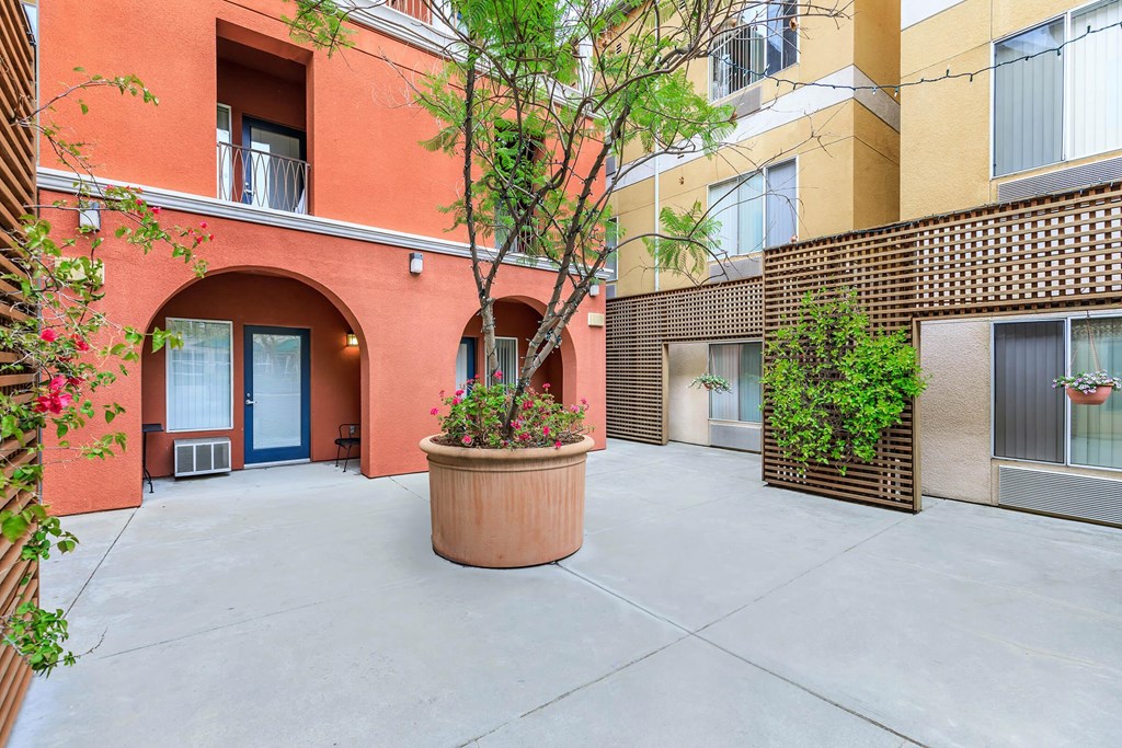 A Courtyard With a Planter In The Middle at Atrium Garden Apartment Homes, LLC, California, 95112