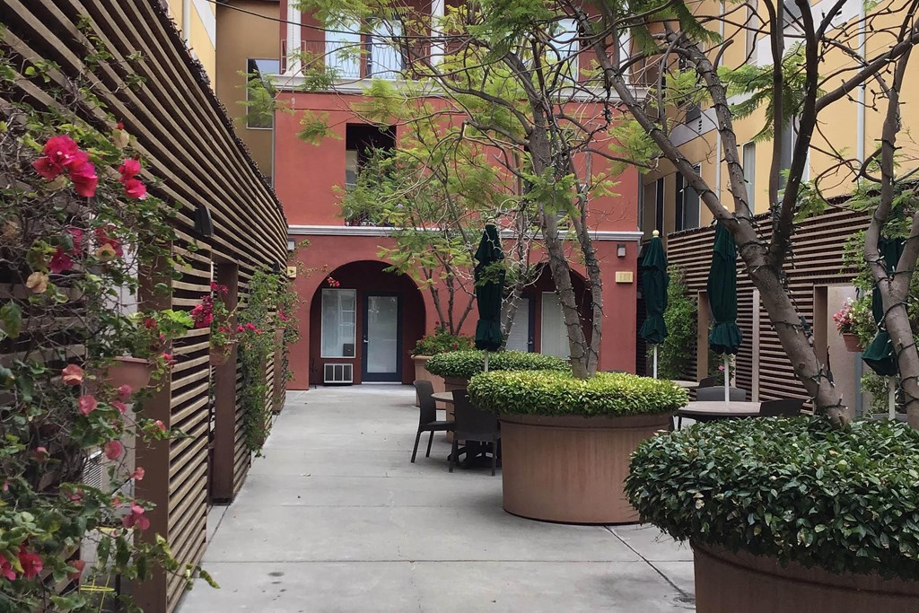A Courtyard With a Table at Atrium Garden Apartment Homes, LLC, San Jose, 95112