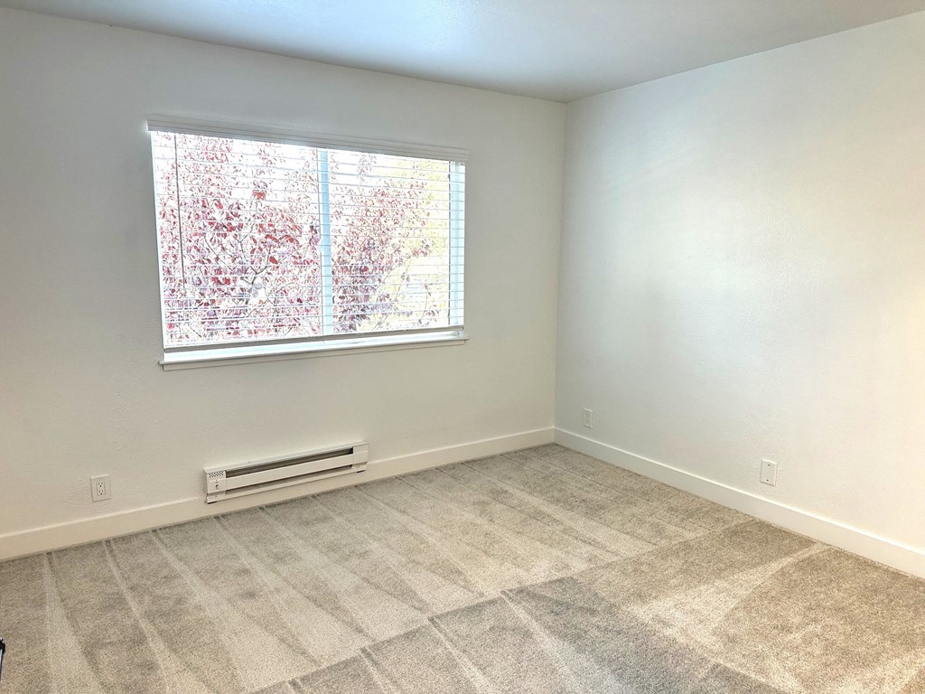 Carpeted Bedroom at Summerhill Place Apartments, Union City, CA, 94587