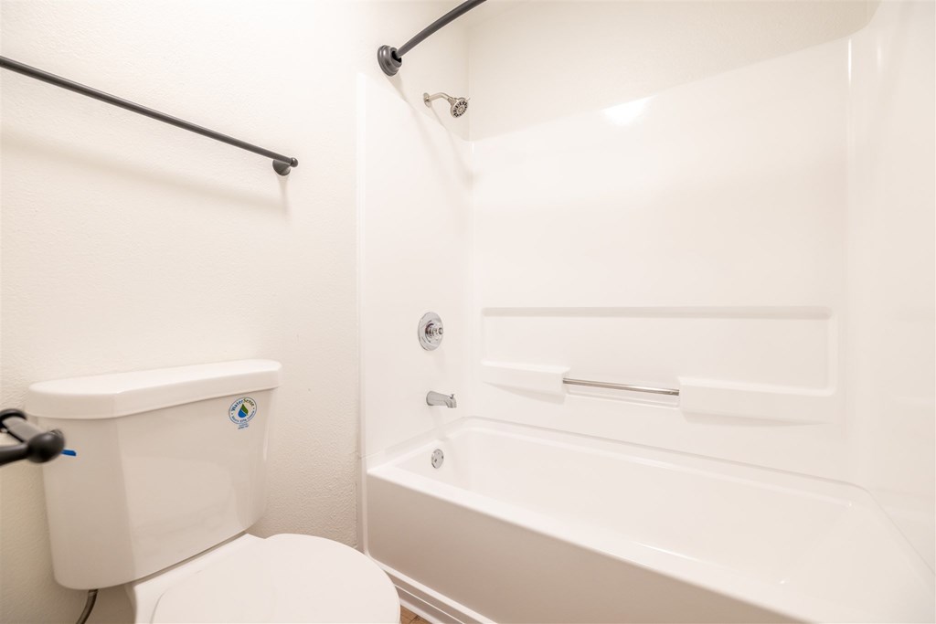 Bathtub at Summerhill Place Apartments, California, 94587