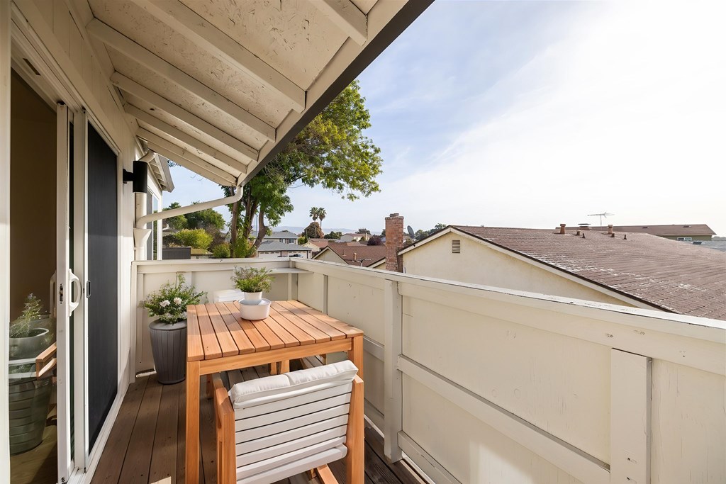 Balcony And Patio at Summerhill Place Apartments, California, 94587
