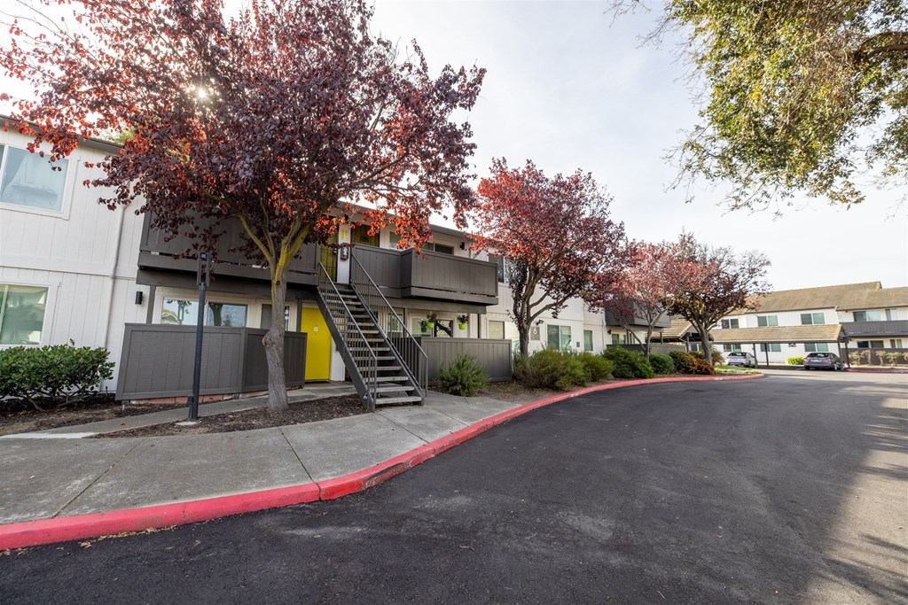 Exterior Landscape at Summerhill Place Apartments, Union City, CA 94587