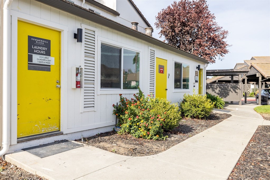 Laundry Room at Summerhill Place Apartments, Union City, 94587