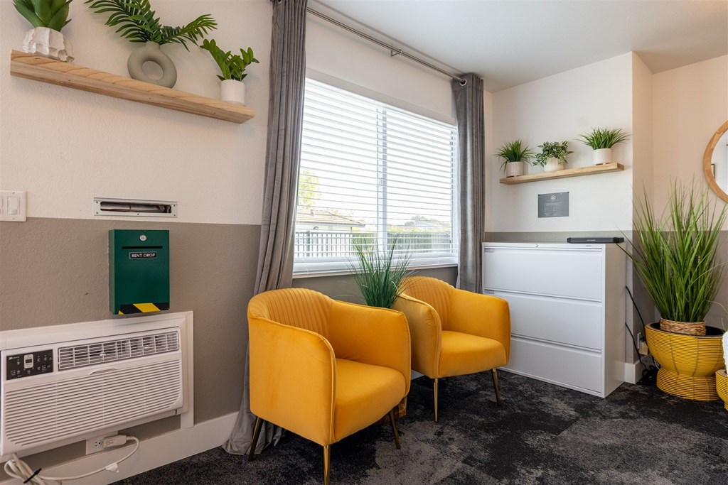 Lobby Chairs at Summerhill Place Apartments, Union City, CA 94587