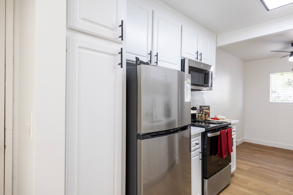 Kitchens With Ample Storage at Sunnyvale Crossings Apartments, Sunnyvale, CA