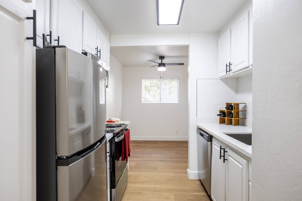 Fully Furnished Kitchen With Stainless Steel Appliances at Sunnyvale Crossings Apartments, Sunnyvale, CA, California, 94087