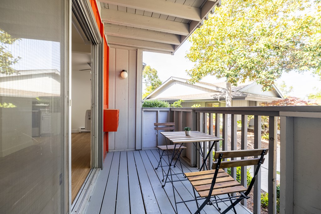 Balcony And Patio at Sunnyvale Crossings Apartments, Sunnyvale