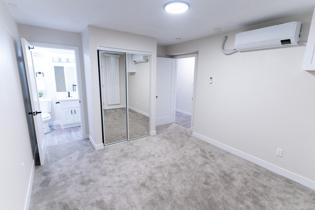 empty living room at The Flats on Addison, Sherman Oaks, CA 91423