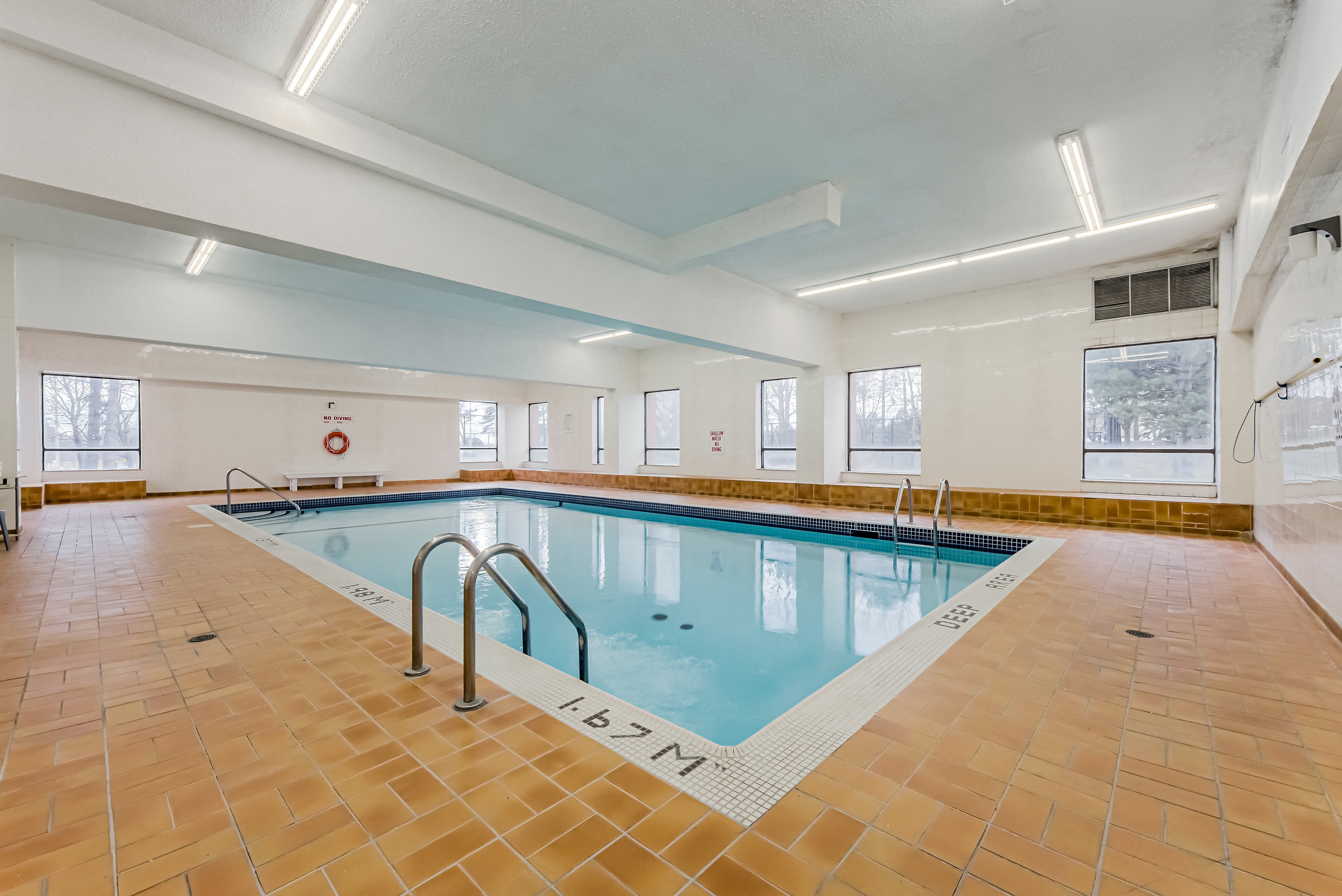 2 bedroom apartment - 1315 Bough Beeches Boulevard, Mississauga 4