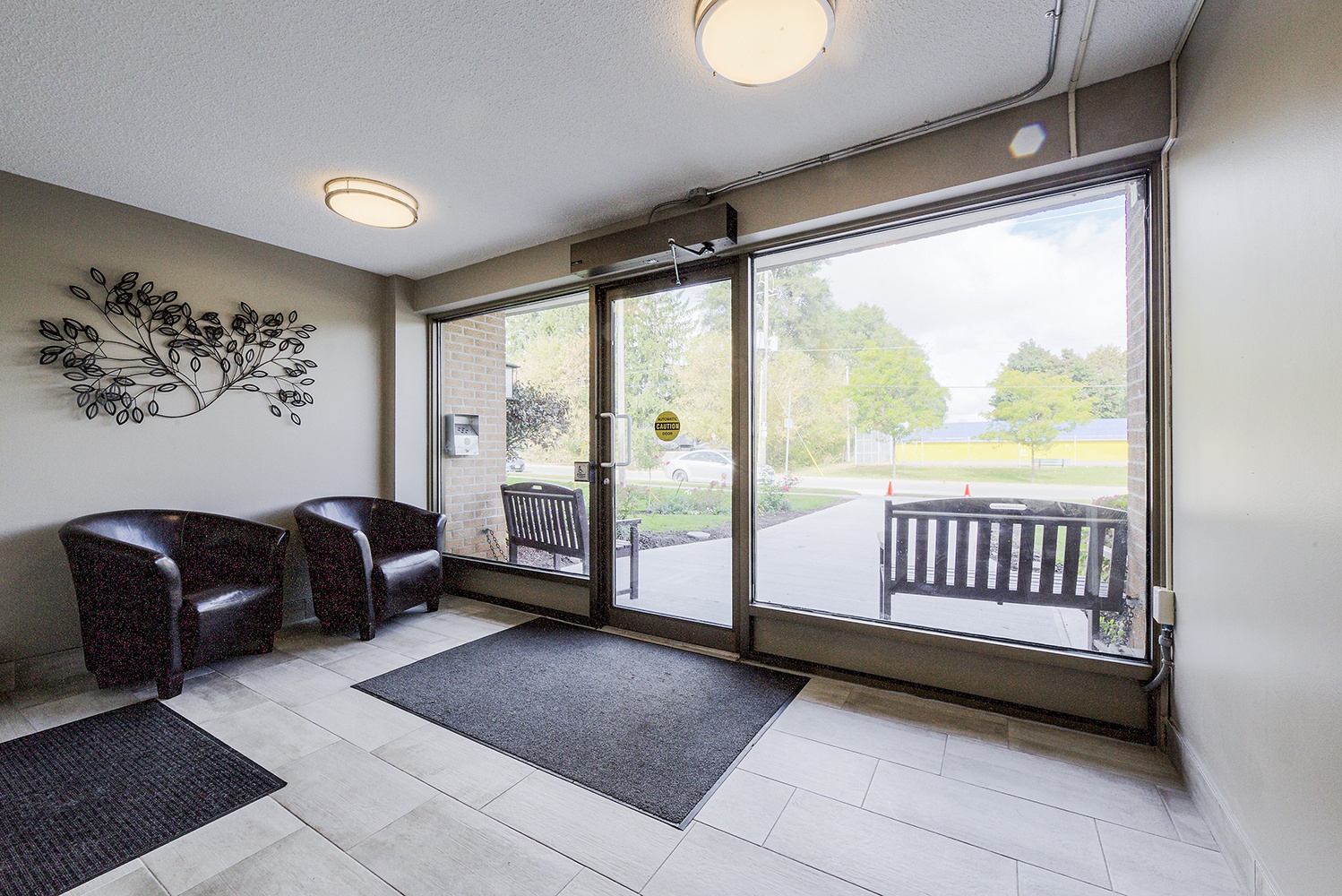 studio apartment - 50 Second Avenue, Orangeville 5