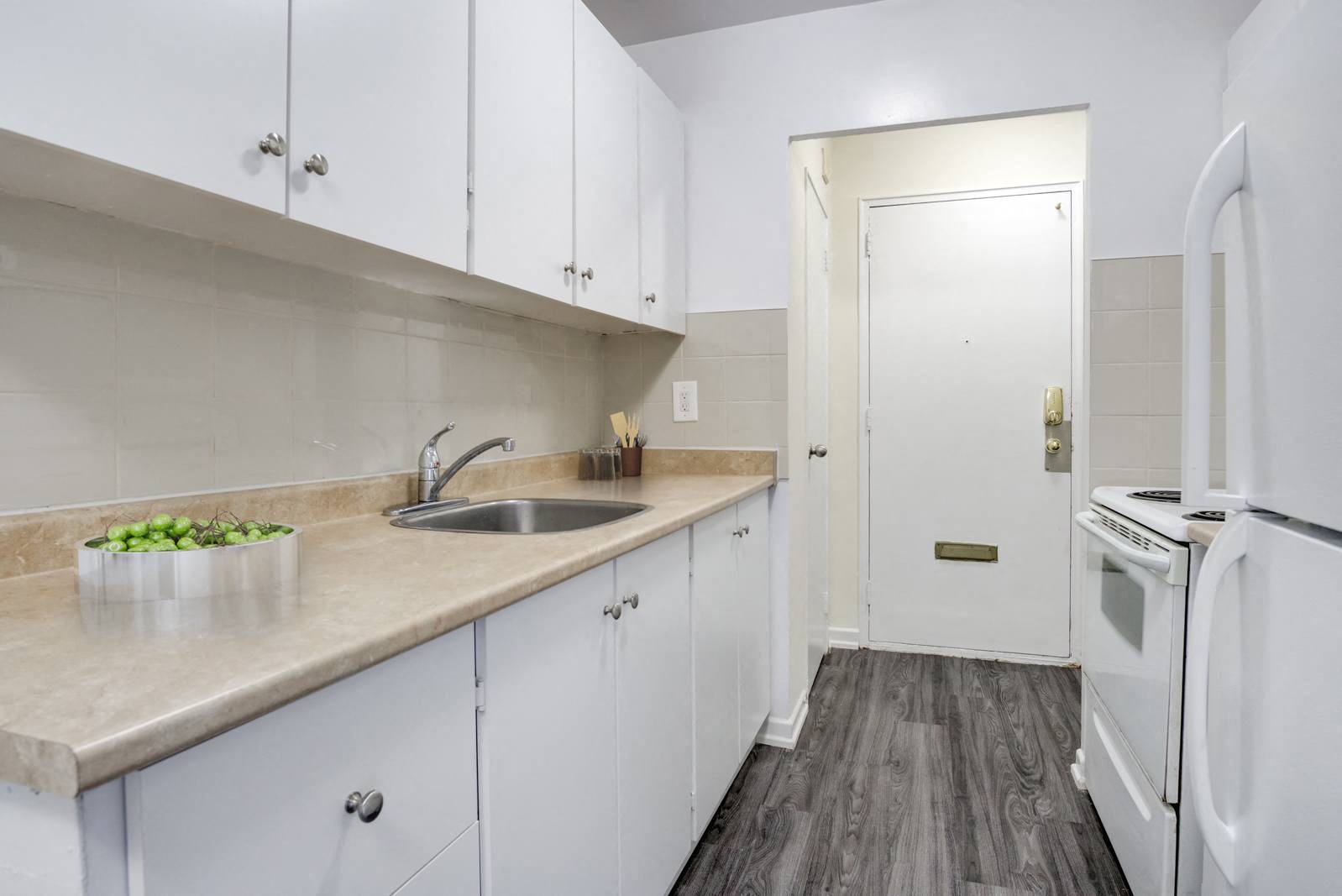 2 bedroom apartment - 53 McMurchy Avenue North, Brampton 2