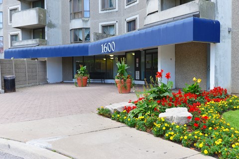 1600 Sandhurst main entrance