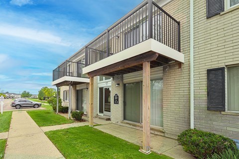 6737 North Wayne Rd. #103A 1-2 Beds Apartment for Rent