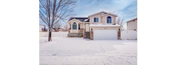 A house numbered 2272 is shown in the image.