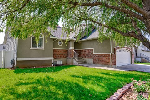 222 E 2450 S 5 Beds Apartment for Rent