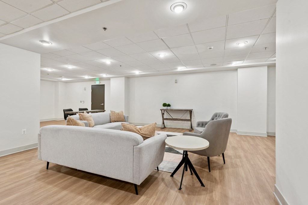 the preserve at ballantyne commons community room with couches and chairs