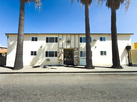 8118 S Western Ave 1-2 Beds Apartment for Rent