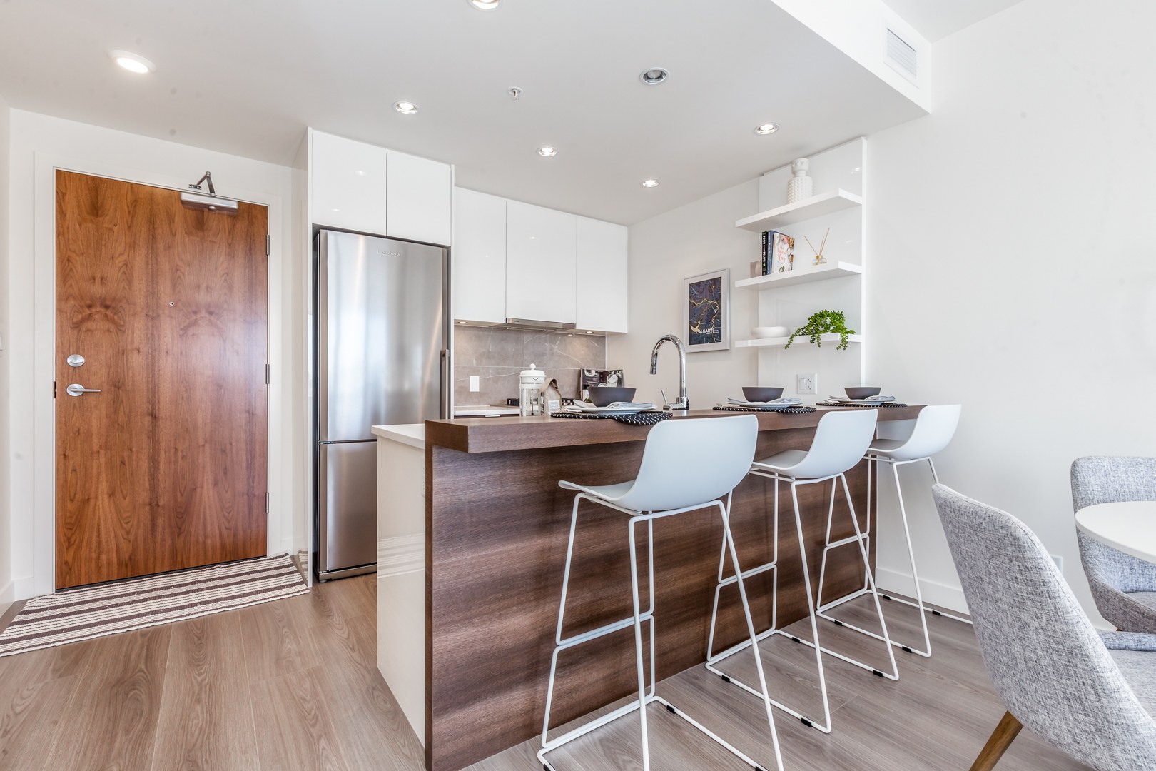 2 bedroom apartment - Waterfront Parkside Site 2, Calgary - unit 3-703 2