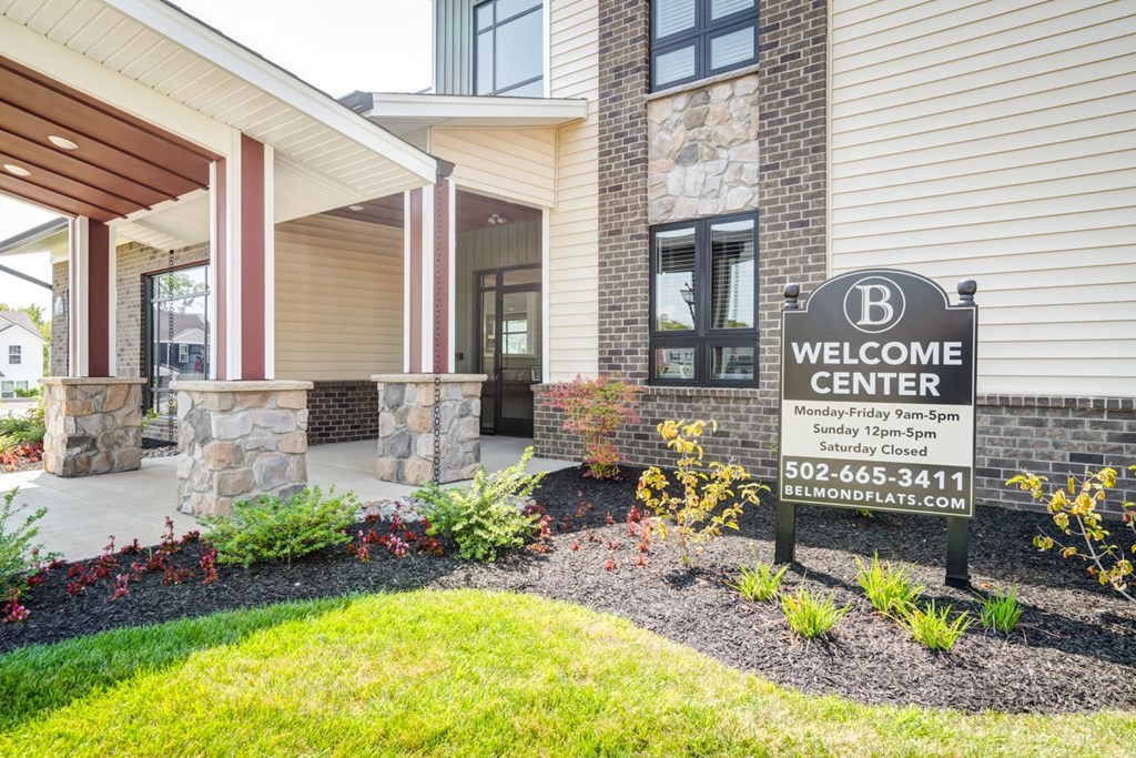 A sign welcoming people to the Belmond Center.