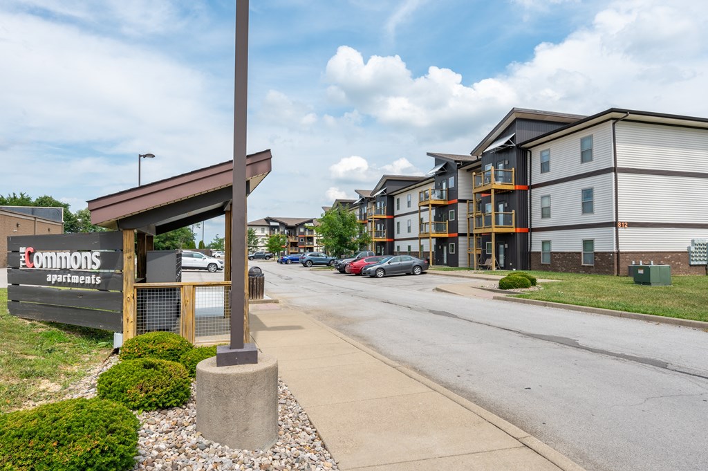 the preserve at ballantyne commons street view with apartment buildings