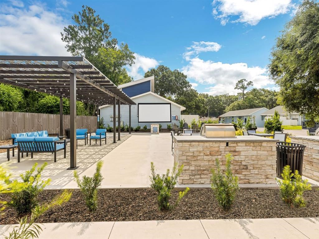 Outdoor Patio at The Papillon, Pensacola, FL
