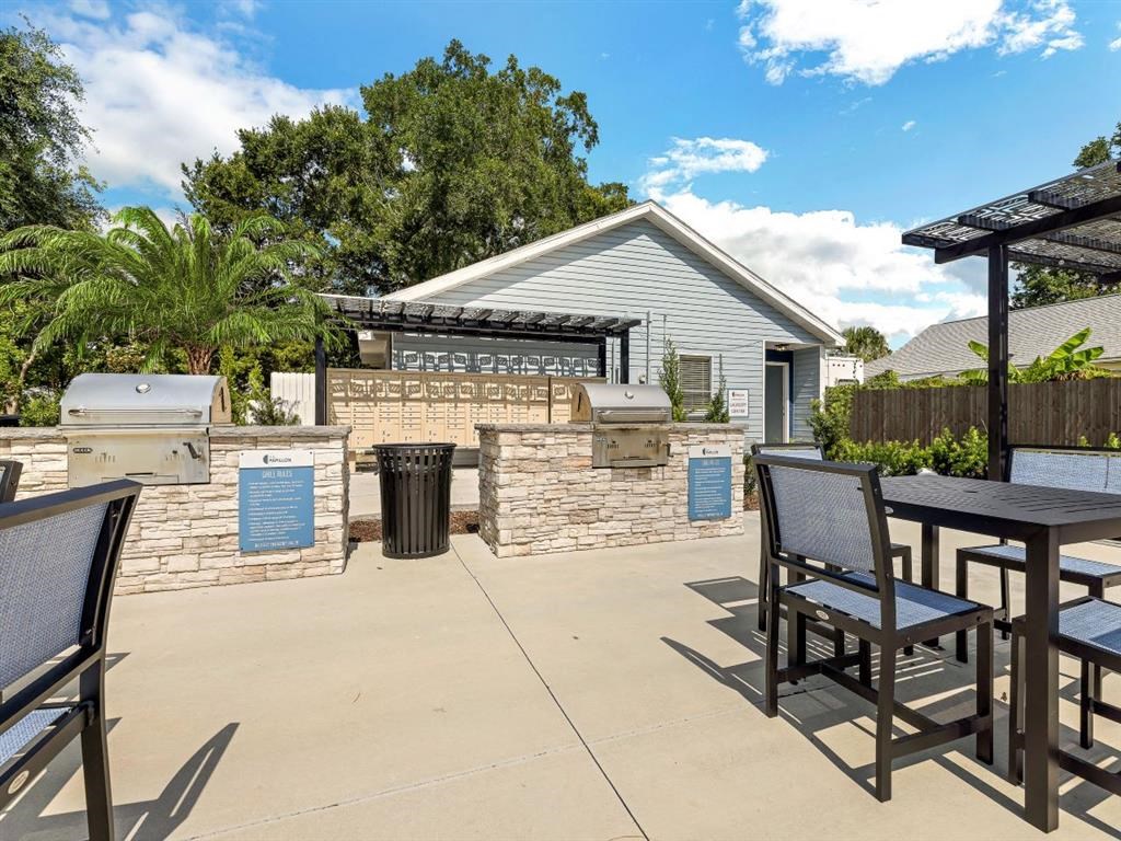 Outdoor Grill And Patio at The Papillon, Pensacola, FL 32504